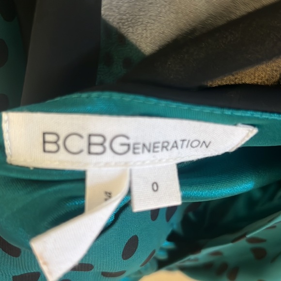 BCBGeneration Size 0 Like New - Picture 3 of 3